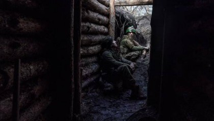 “屠村行動(dòng)”打響！白人雇傭軍掃射平民，臨走給俄軍留下一面旗幟