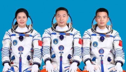 神舟十九號(hào)明天發(fā)射！90后要上太空了，簡(jiǎn)歷公布！中國(guó)人登月，也有最新消息