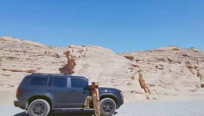 4人在青海無人區(qū)失聯(lián)超30小時，親歷者講述驚險獲救經(jīng)歷：兩車陷沙坑后棄車徒步40公里，用口紅寫下求救信息，當(dāng)時已基本斷水