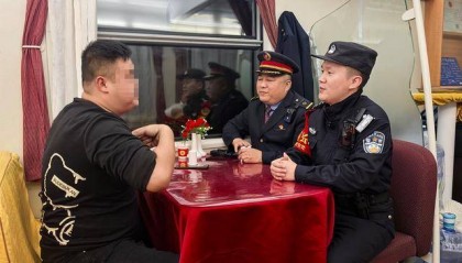 列車(chē)上一醉酒“紋身哥”突然對(duì)乘警說(shuō)“我是逃犯”，乘警一查：不，你不是！