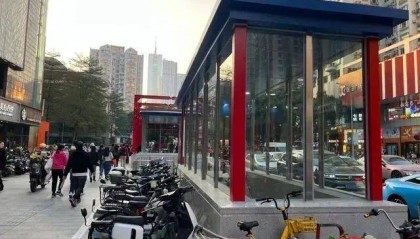 廣州出現(xiàn)“超迷你”地鐵口，僅容兩人并排走