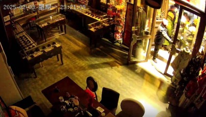 大同官方核查“店鋪被撬鎖開燈”事件，律師：撬鎖入室涉嫌違法，且濫用行政權(quán)力