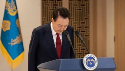 法院下達“最后通牒”，連抓人帶抄家，尹錫悅還能垂死掙扎一下？