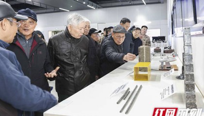 湖南省軍區(qū)長沙退休干部休養(yǎng)所組織老干部走近“大國重器”