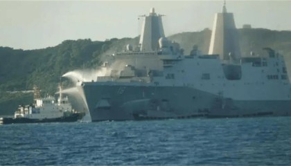 軍艦燃燒15小時！美瘋狂向日本求救，背后藏著個最不愿說的痛點