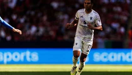 曼聯(lián)2-2埃弗頓：姆貝烏莫首秀閃耀，防守漏洞成隱患