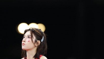 女子100米欄：吳艷妮逆轉(zhuǎn)奪冠 林雨薇摔倒仍獲第3