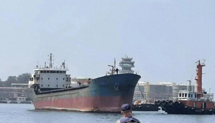 臺當(dāng)局扣船引臺海驚濤巨浪？解放軍大規(guī)模部署軍艦彰顯強(qiáng)硬姿態(tài)，未來兩岸關(guān)系面臨新挑戰(zhàn)