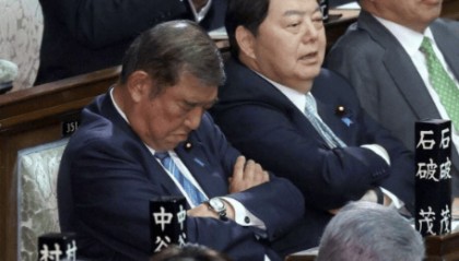 石破茂被指在首相指名選舉時打瞌睡，日本政府回應(yīng)：他吃了感冒藥