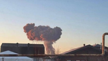 澤連斯基又被騙了？烏軍轟炸俄戰(zhàn)轟基地后，把馬克龍嚇到不敢出兵