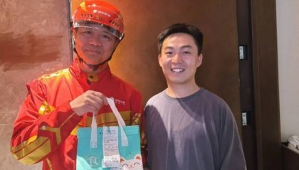劉強東回憶給物流老兄弟們敬酒：他干了我也干了，幾桌下來喝了半斤白酒徹底斷片了