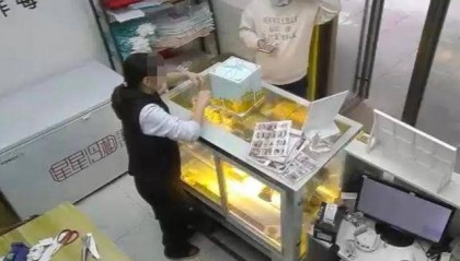 因蛋糕上放鮮花20多家店被同一人舉報(bào)，商家懷疑職業(yè)打假，舉報(bào)者回應(yīng)