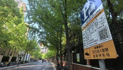 家長吐槽：接孩子4分鐘，收費(fèi)3元！不少人干脆停在路中間…涉及上海多區(qū)，都是這類停車場