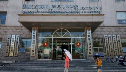 人模狗樣的黃仁勛實(shí)則留了一手？中國(guó)以牙還牙，打得美方措手不及