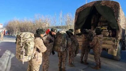 緊急馳援！西藏軍區(qū)部隊第一時間趕赴震中