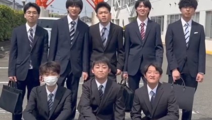 放棄考編出國學(xué)汽修 男子第一年想賺18萬