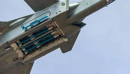300公里極限打擊！解放軍霹靂-16震撼亮相，殲-20戰(zhàn)機火力大幅增強