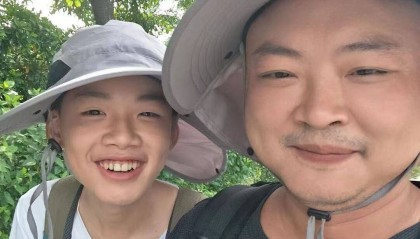 他陪13歲兒子從深圳徒步回湖南：腳都走“廢”，兒子開心就好