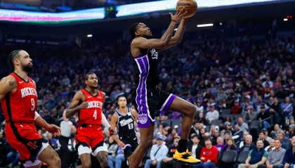 德羅贊31分格林空砍28分 小薩20+14國王險勝火箭