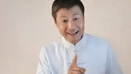 從相聲奇才到“階下囚”，當(dāng)紅時(shí)拋下馮鞏移居海外后，劉偉怎樣了