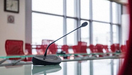 一周五場(chǎng)會(huì)，“沒人敢缺席，也沒人真投入”