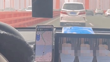 武漢順風(fēng)車司機車內(nèi)放不雅視頻，哈啰出行請求女乘客“不要和車主計較，代表乘客道歉”