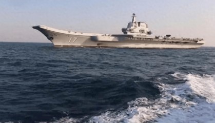 日艦大波號(hào)“橫切”山東艦，臺(tái)海局勢(shì)再添變數(shù)，日本對(duì)華軍事意圖暴露無(wú)遺！
