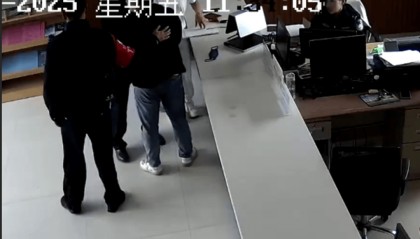 “女士，請把您的丈夫也叫來吧……”