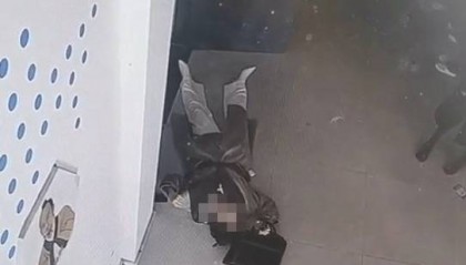 河南一大學(xué)老師心臟驟停暈倒，女學(xué)生按壓施救：我也很害怕，看到老師好轉(zhuǎn)激動(dòng)手抖