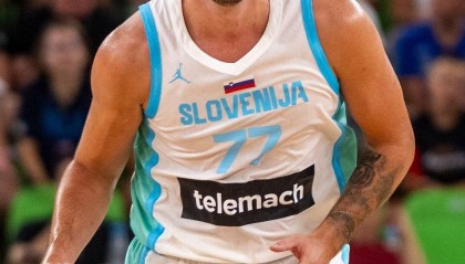 萬幸!東契奇右膝挫傷并無大礙 周一歸隊訓(xùn)練