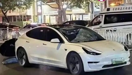 【紫牛頭條】小伙求復(fù)合遭拒鬧市超速撞死無辜一家三口，失獨老夫妻患上重度抑郁癥