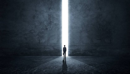 32歲女子銀行辭職去大專，學(xué)歷低又遭解聘