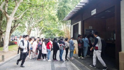 女廁所總是排隊(duì)？全國(guó)政協(xié)委員周世虹建議從設(shè)計(jì)端改革