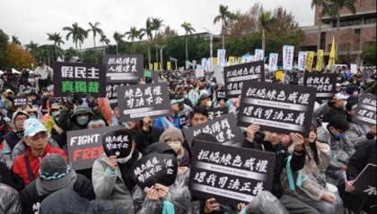 不忍了，15萬臺灣民眾上街高喊：干掉民進(jìn)黨！賴清德下臺！