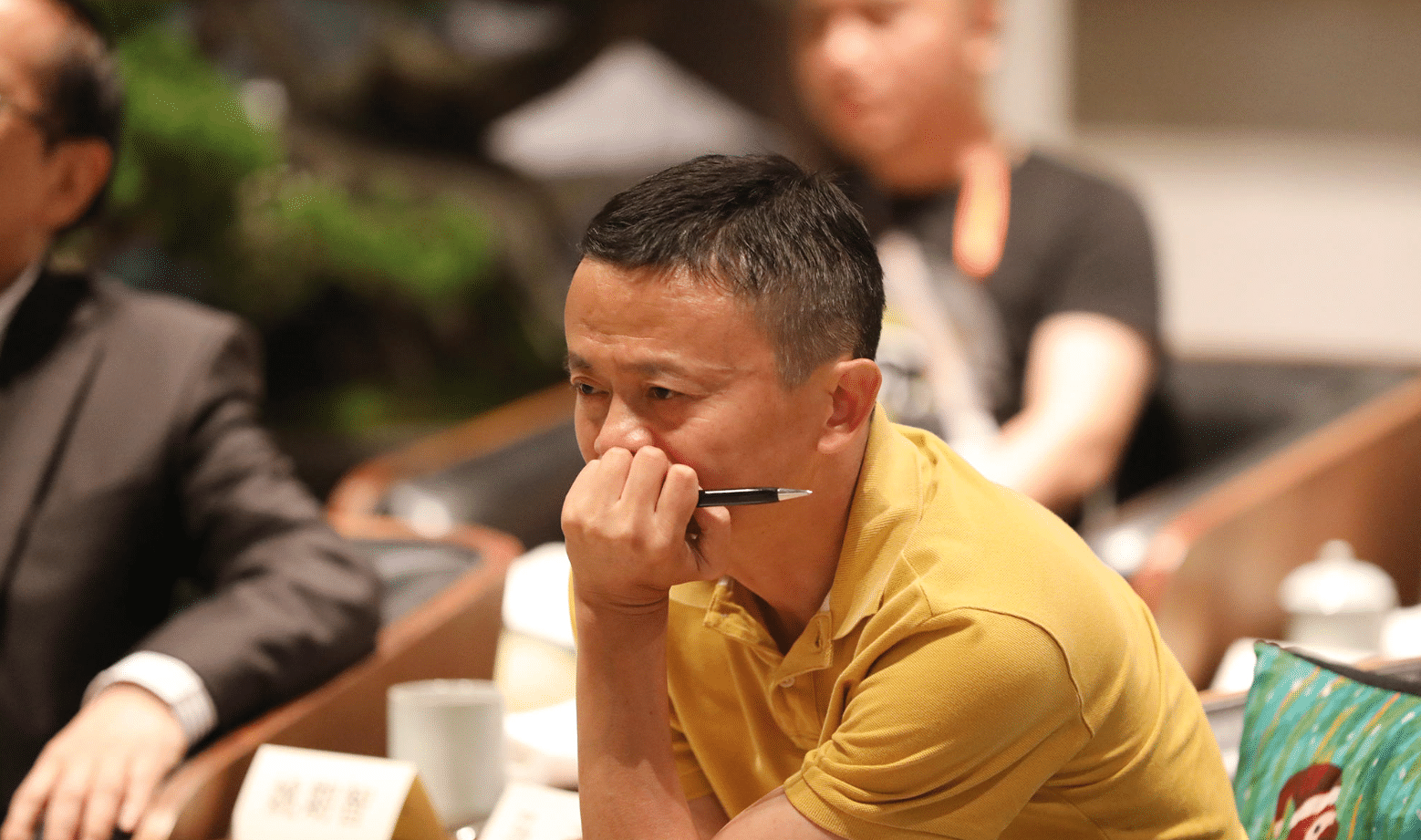 以色列總理調(diào)侃馬云：淘寶能買導(dǎo)彈嗎？馬云的回答贏全場喝彩！