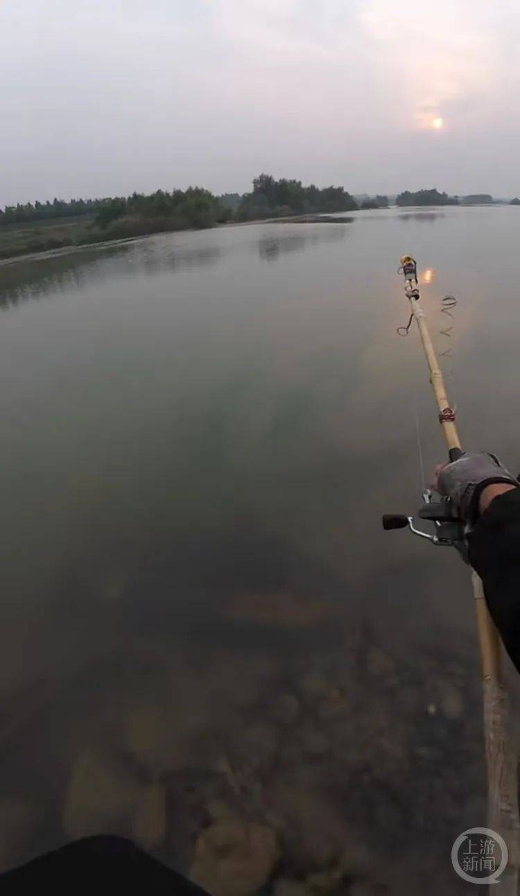 “當(dāng)時(shí)就無心釣魚了！”河南釣友在洛陽附近“釣”到古碑？文保部門回應(yīng)