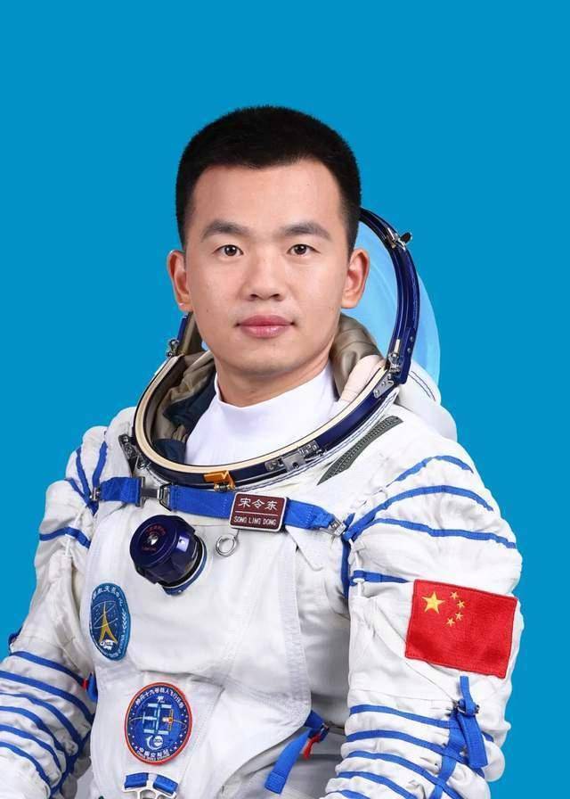 神舟十九號(hào)明天發(fā)射！90后要上太空了，簡(jiǎn)歷公布！中國(guó)人登月，也有最新消息