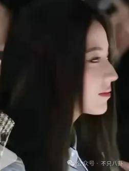 前幾年還被嘲長得土，如今逆襲成大美女了？！