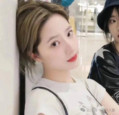 前幾年還被嘲長得土，如今逆襲成大美女了？！