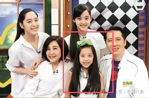 前幾年還被嘲長得土，如今逆襲成大美女了？！