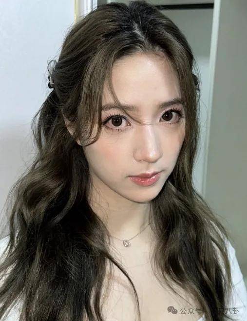 前幾年還被嘲長得土，如今逆襲成大美女了？！