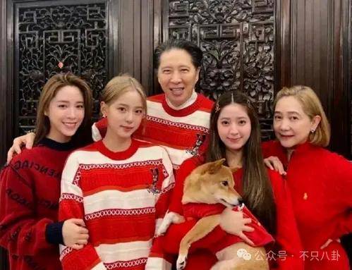 前幾年還被嘲長得土，如今逆襲成大美女了？！