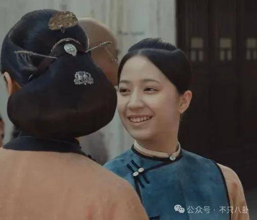 前幾年還被嘲長得土，如今逆襲成大美女了？！
