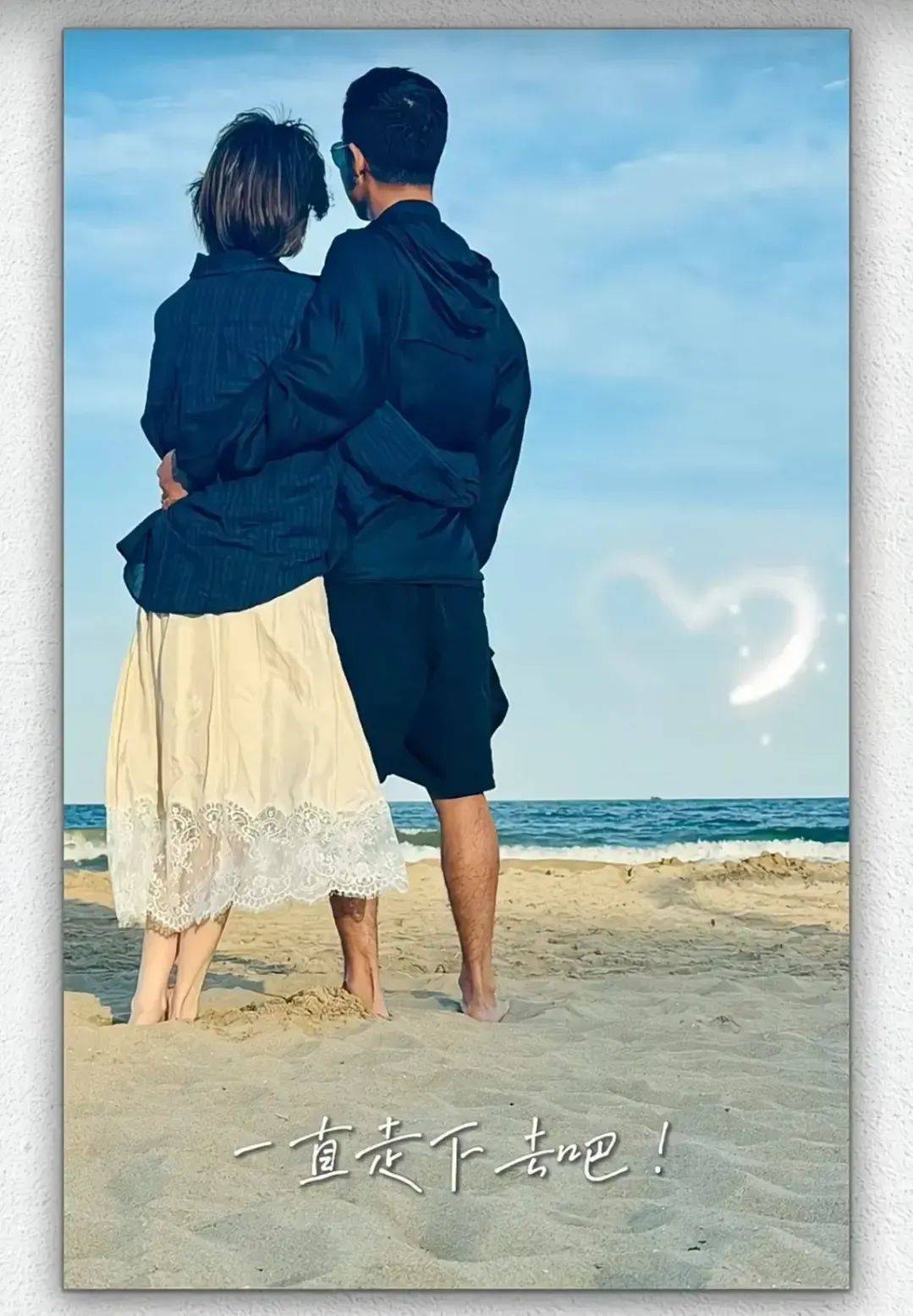 41歲主持人王冠官宣婚訊，曬與老公牽手合照！