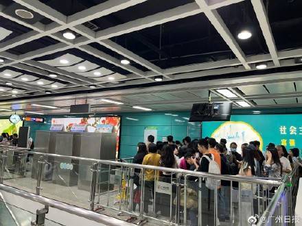 廣州地鐵3號(hào)線東延段開通首日海傍站滿座，番禺廣場(chǎng)站啟動(dòng)限流