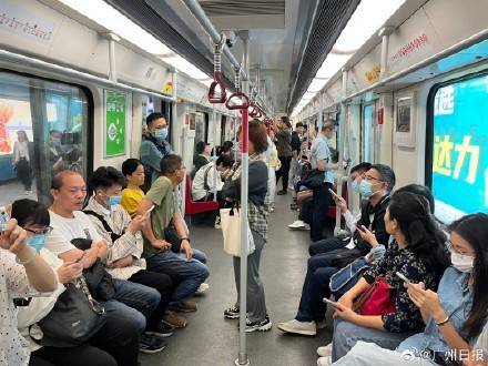 廣州地鐵3號(hào)線東延段開通首日海傍站滿座，番禺廣場(chǎng)站啟動(dòng)限流