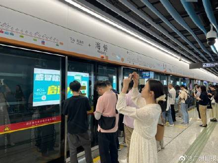 廣州地鐵3號(hào)線東延段開通首日海傍站滿座，番禺廣場(chǎng)站啟動(dòng)限流