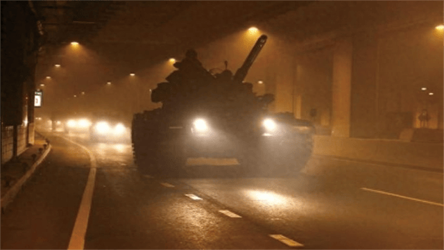 臺灣深夜亮“開戰(zhàn)底牌”？60多輛戰(zhàn)車集結(jié)，不遠處法軍艦也現(xiàn)身了