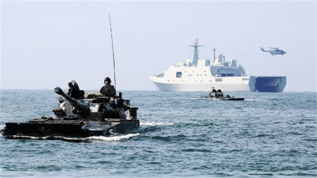 臺灣深夜亮“開戰(zhàn)底牌”？60多輛戰(zhàn)車集結(jié)，不遠處法軍艦也現(xiàn)身了
