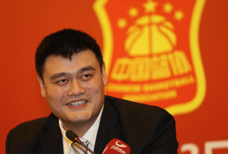 姚明任籃協(xié)主席這七年：旋風式改革、被詬病成績、惹關(guān)注言論……